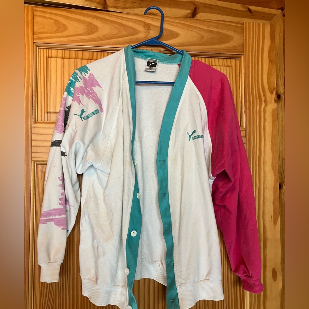 Vintage 90’s puma sweater, one small stain second to last photo, Medium